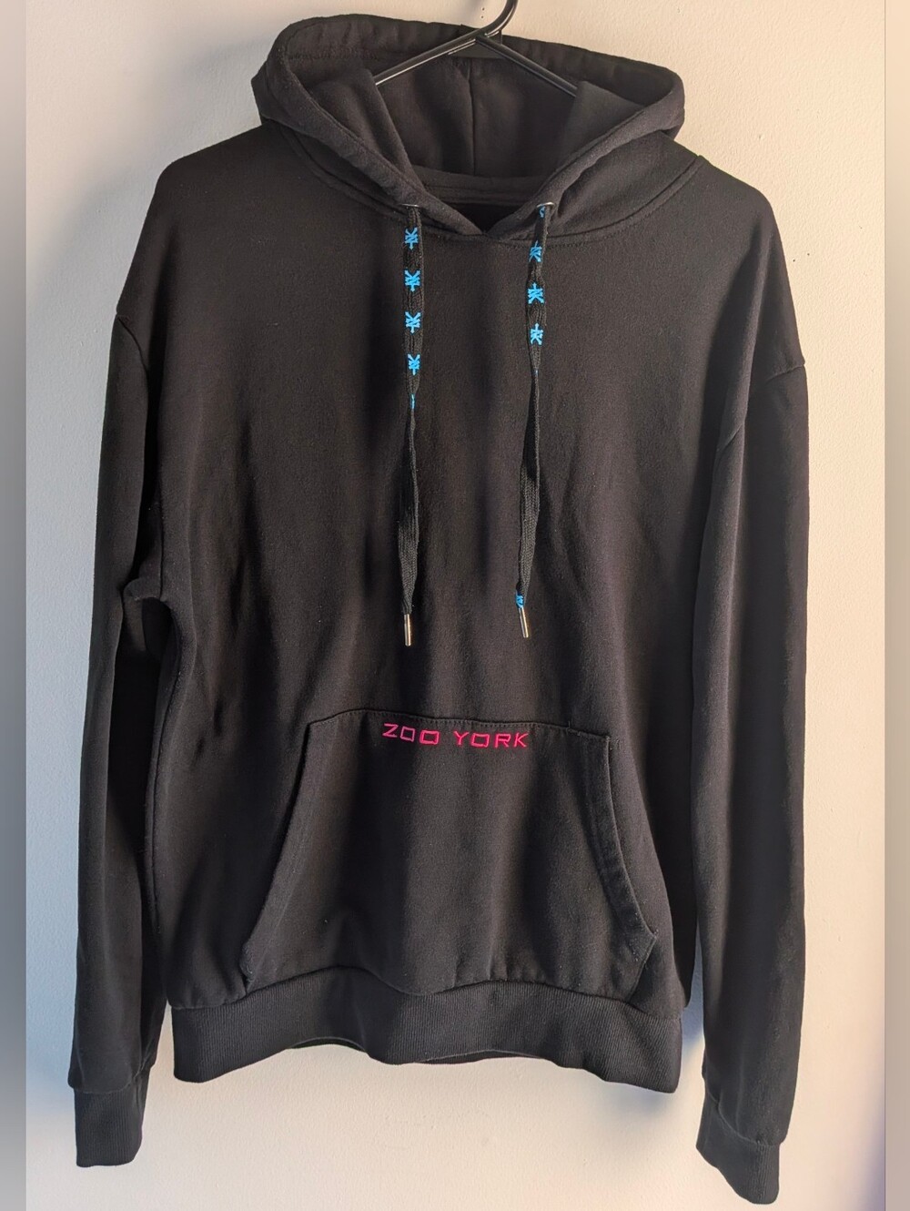 Zoo York Men’s Black Graphic Hoodie – Size M